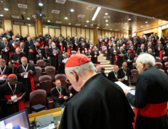 Todos cardeais eleitores votam no Conclave, mesmo com limite de 120 superado