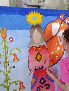 A oração pela Ucrânia e o desejo de paz nos desenhos das crianças e jovens