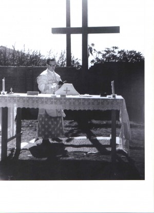 Missa no terreno da Igreja em 1968